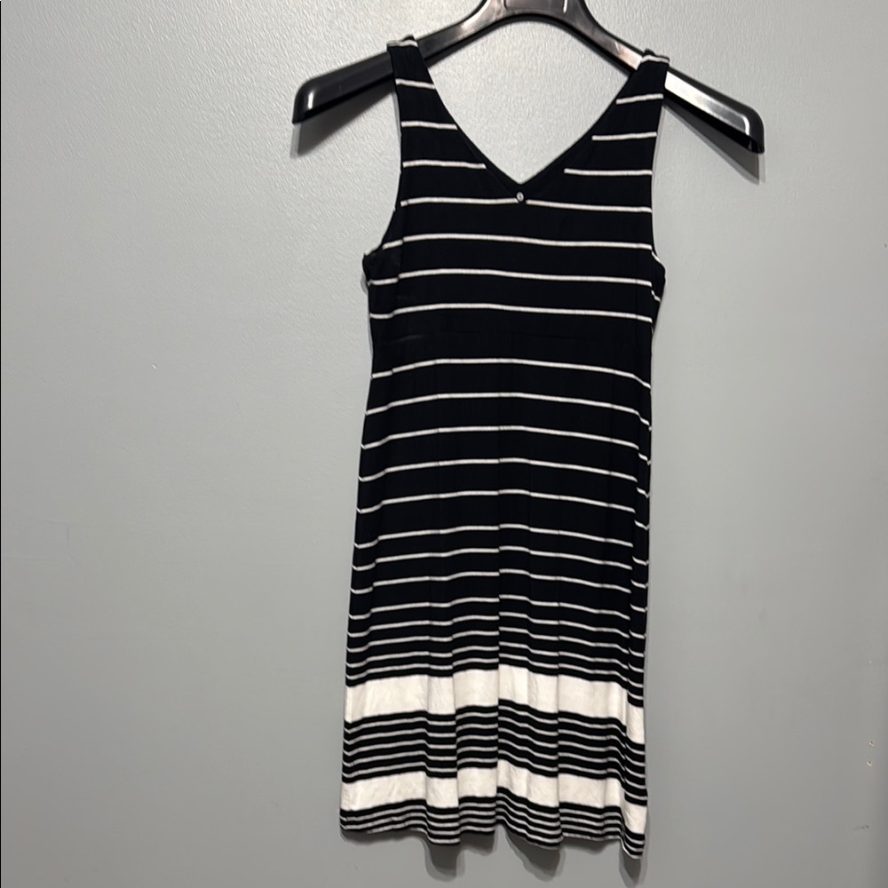 Athleta Black and White Sleeveless V-Neck Sundress